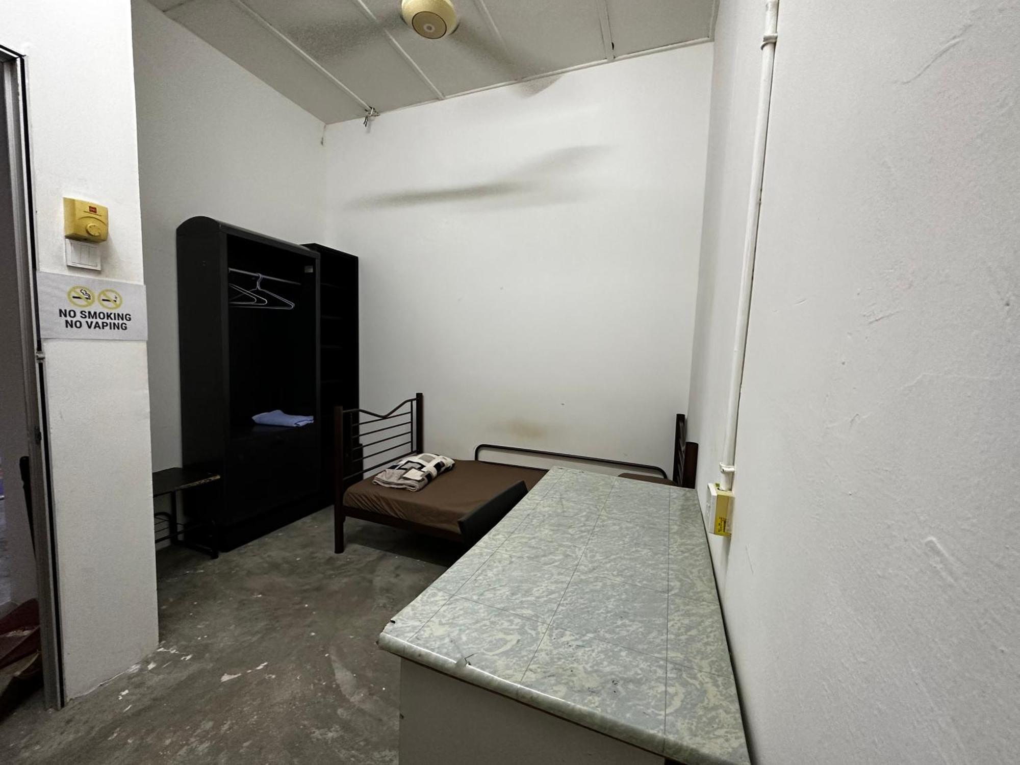 Jiaxin Dormitory - Puteri Wangsa 家馨旅舍 Ulu Tiram Exteriör bild